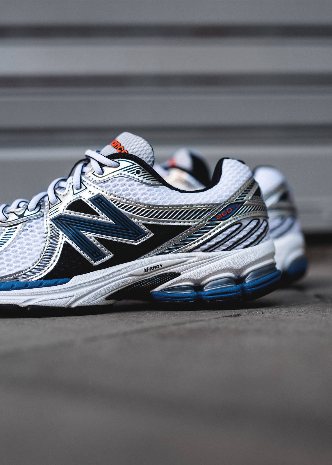 new balance ml860xb white & blue