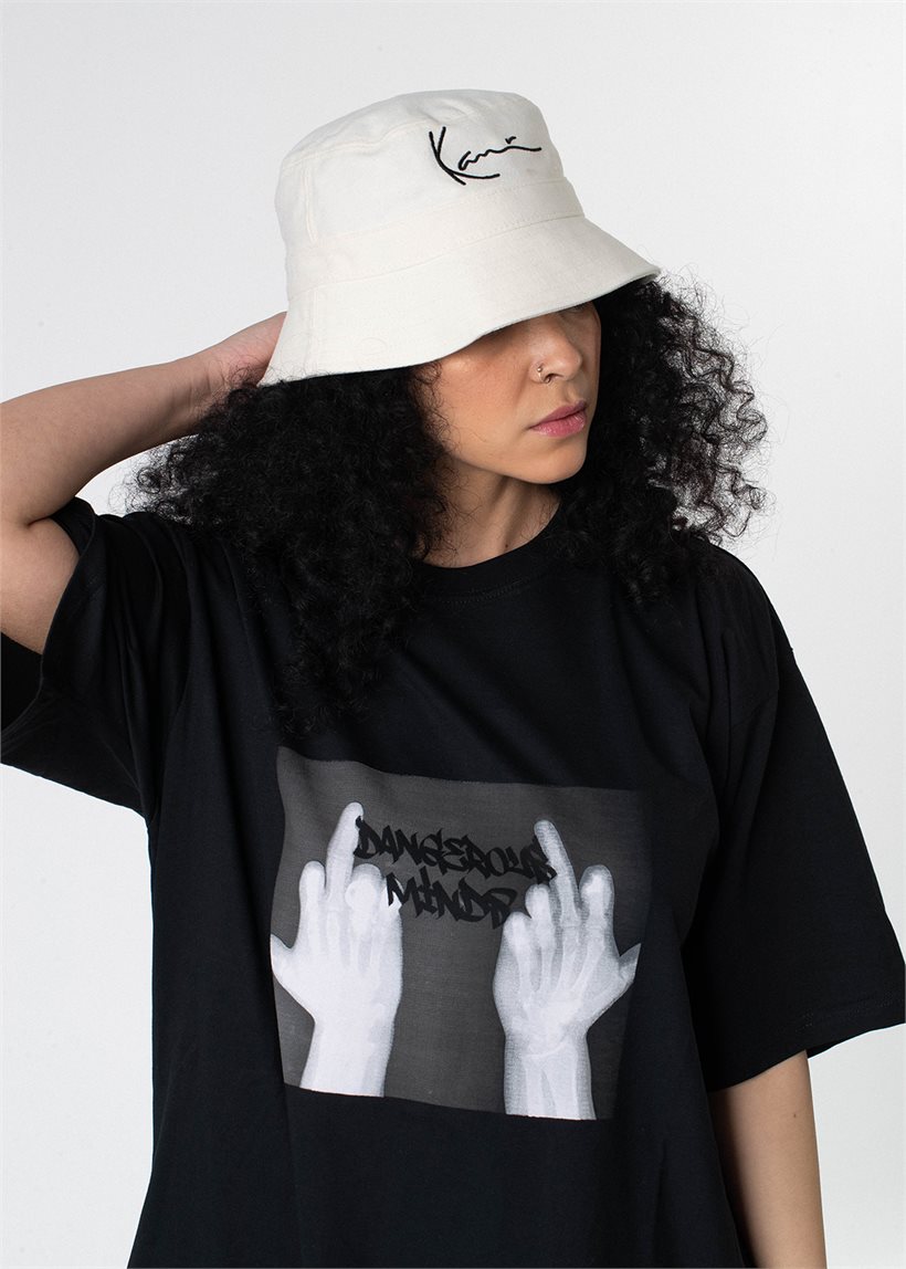 KARL KANI ESSKKMACC SIGNATURE BUCKET HAT OFF WHITE dangerousminds.gr